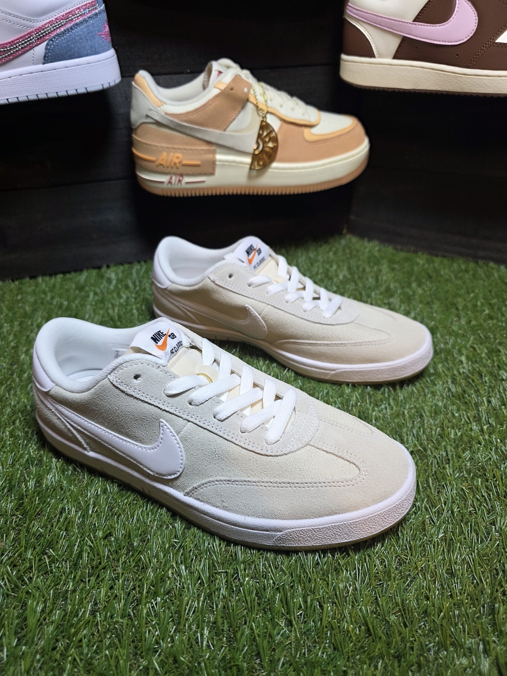 8 Men’s Nike SB FC Classic Sneakers — Cream/White